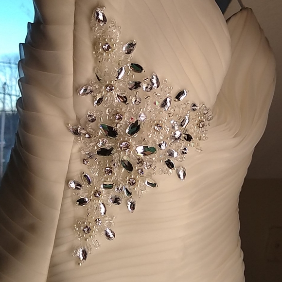 💍Kleinfeld Alita Graham Wedding Dress - Picture 4 of 11